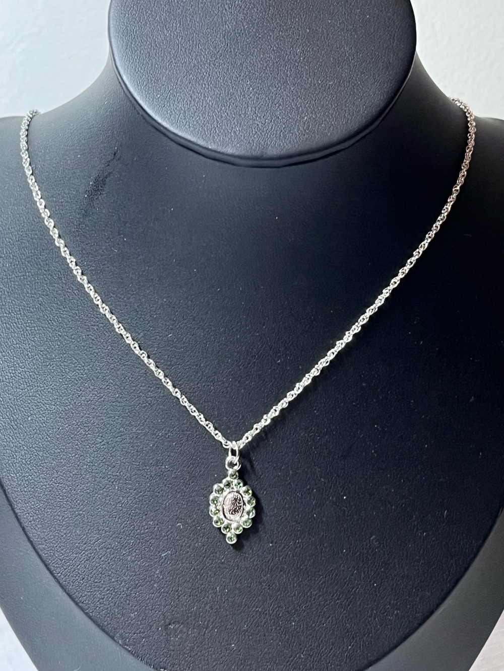 New fifth Avenue pendant and chain. 
Butler
New with tag - Picture 2 of 7